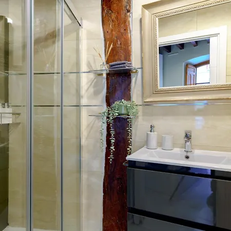 Aile - Hostatel Apartment